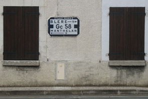 plaque Michelin indicatrice de direction à Cigogné (Indre-et-Loire)